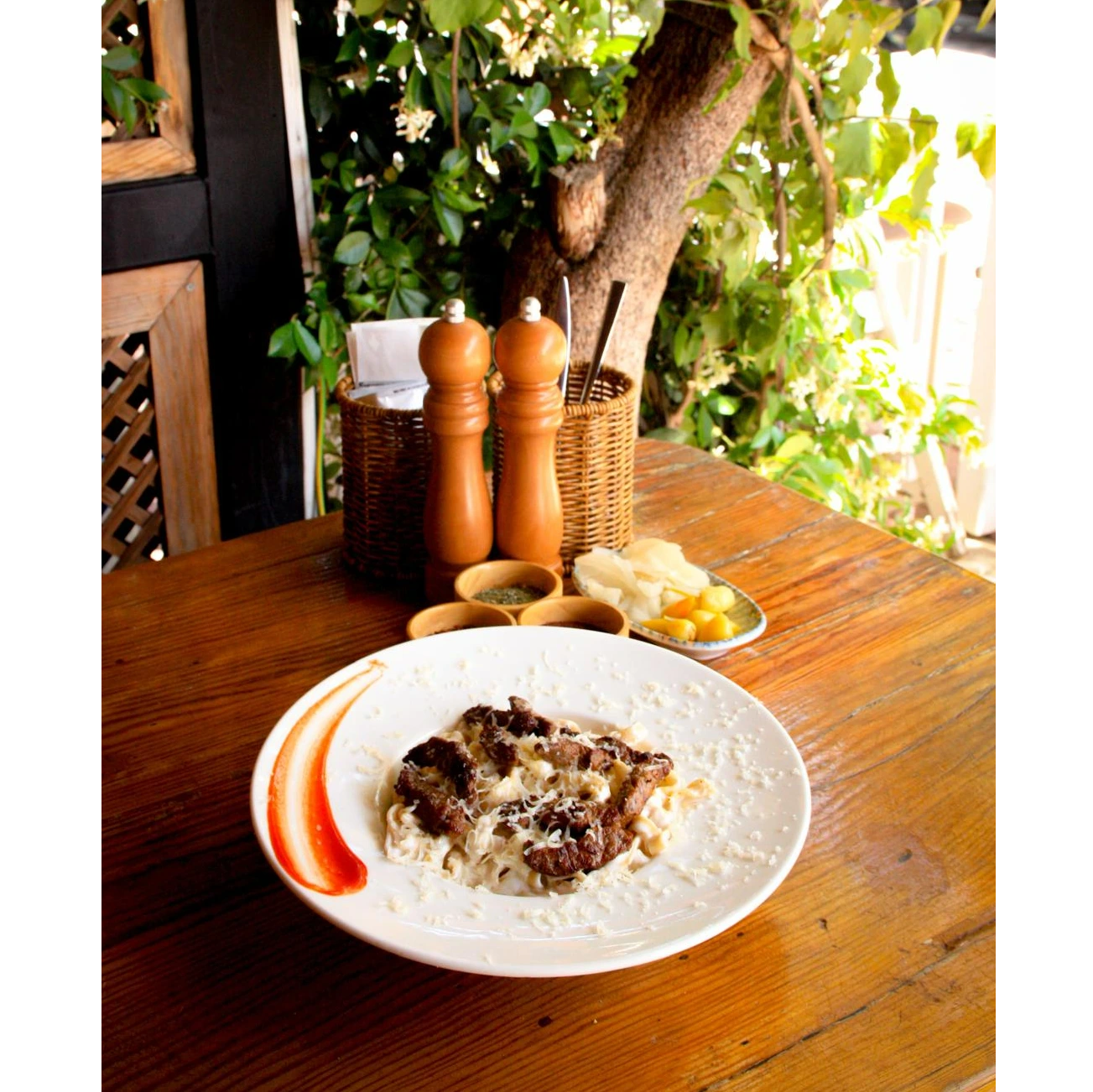 El Açması Kremalı Biftekli Fettuccine