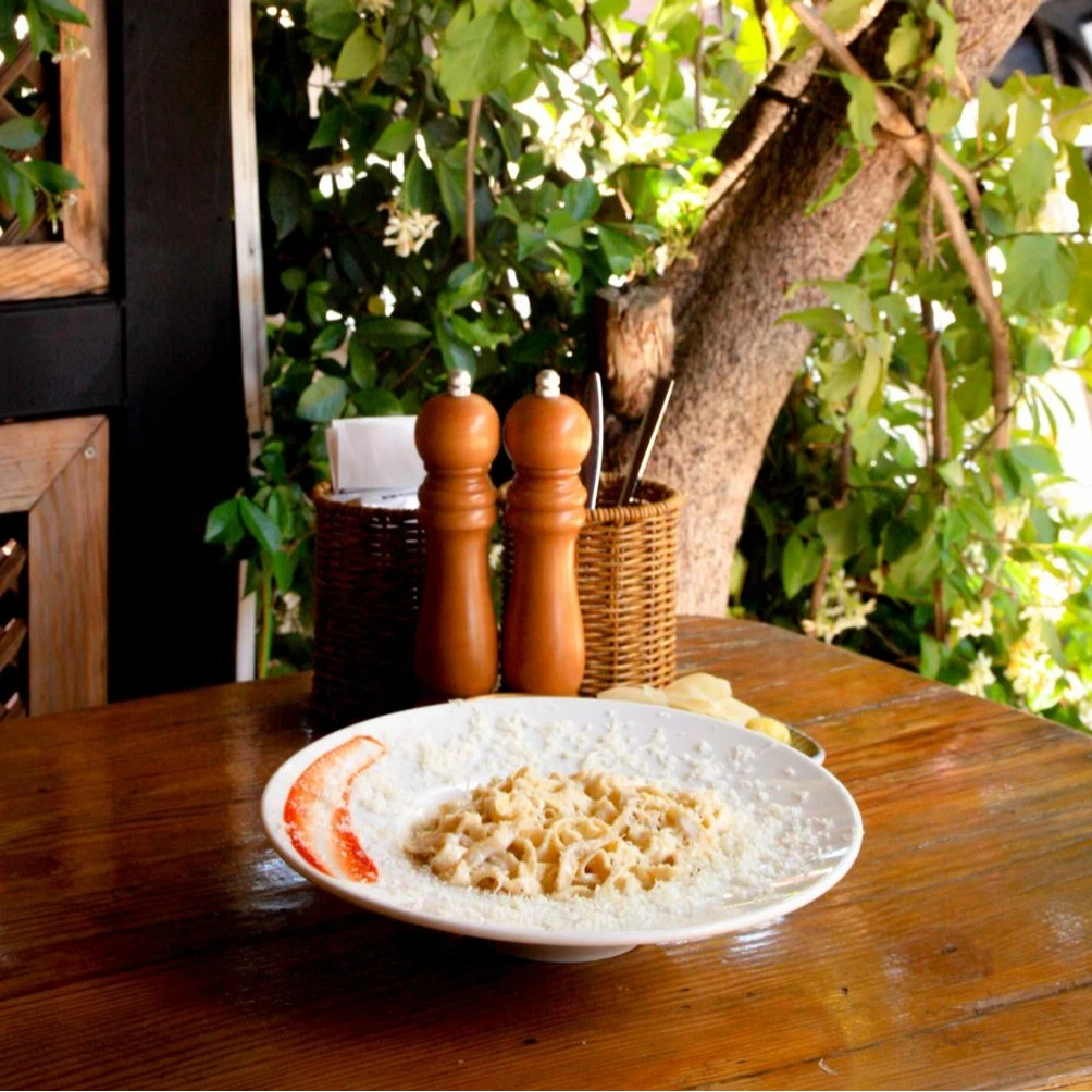 El Açması Kremalı Fettuccine